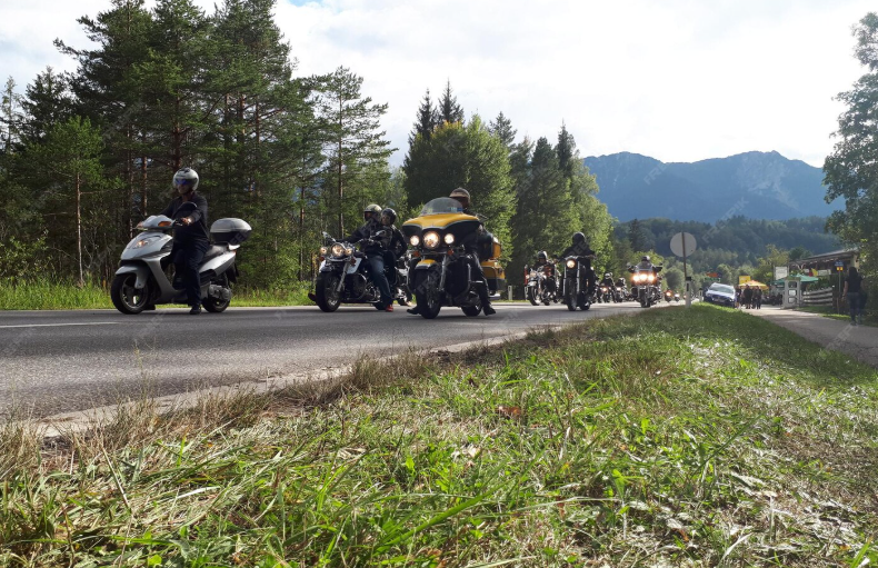 Jak se liší chování řidičů k motorkářům stát od státu