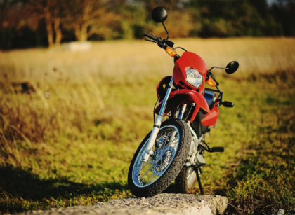 Jak poznat, že je motorka na dlouhou cestu špatně připravená?