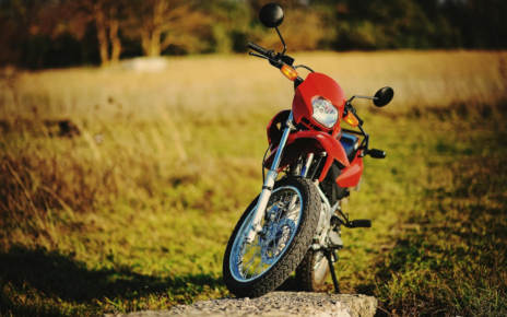 Jak poznat, že je motorka na dlouhou cestu špatně připravená?