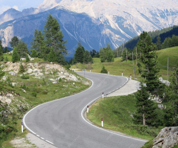 Proč mají některé horské silnice stovky zatáček