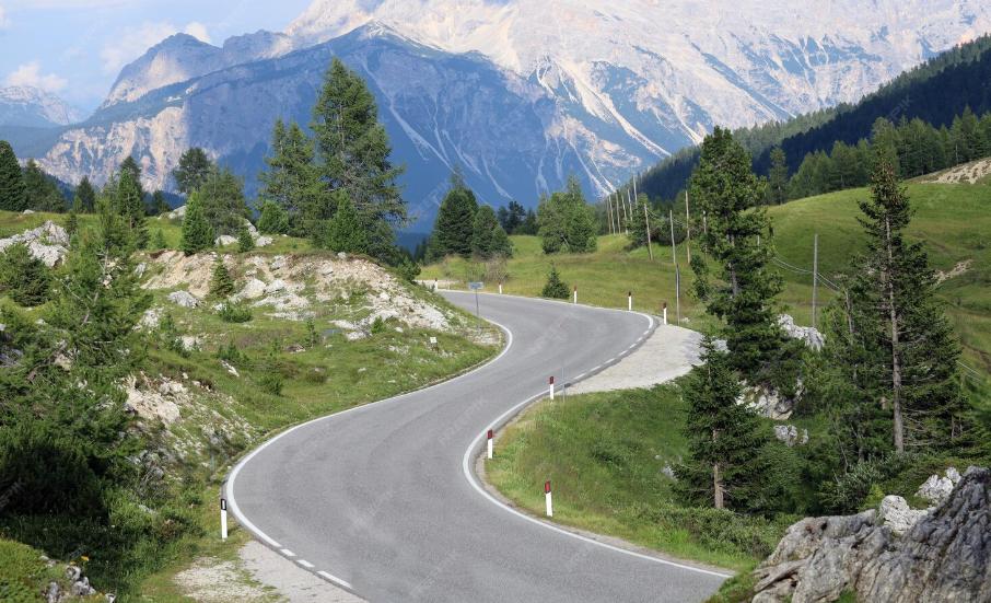 Proč mají některé horské silnice stovky zatáček